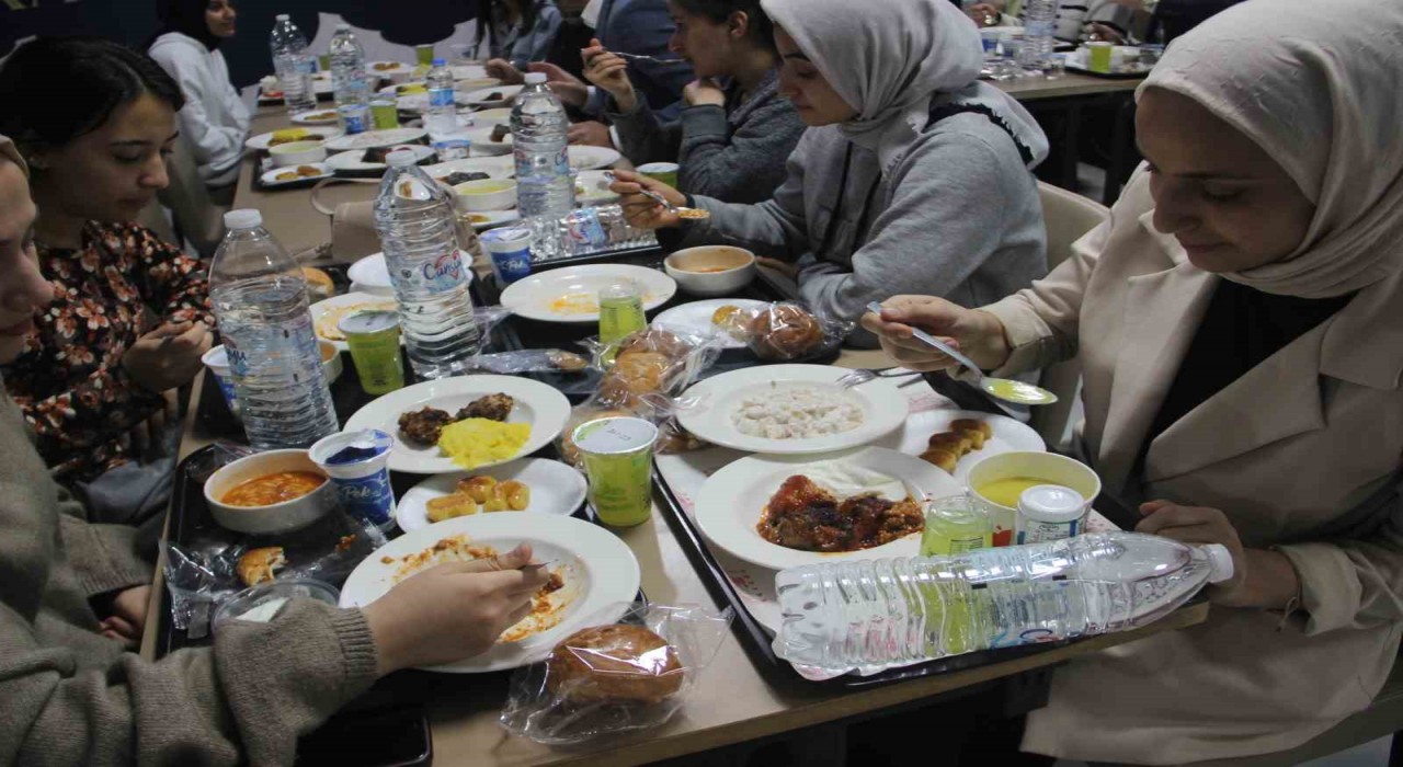 Öğrenci yurtlarında iftar ve sahur menüleri denetlendi