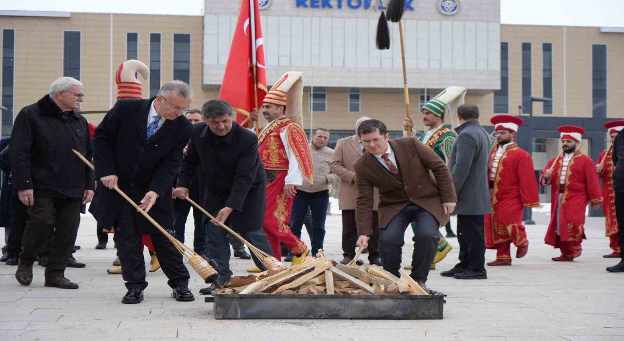 Öğrenciler nevruz ateşiyle ısındı