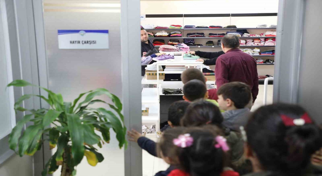 Öksüz ve yetimlerin bayramlıkları Talas Belediyesinden