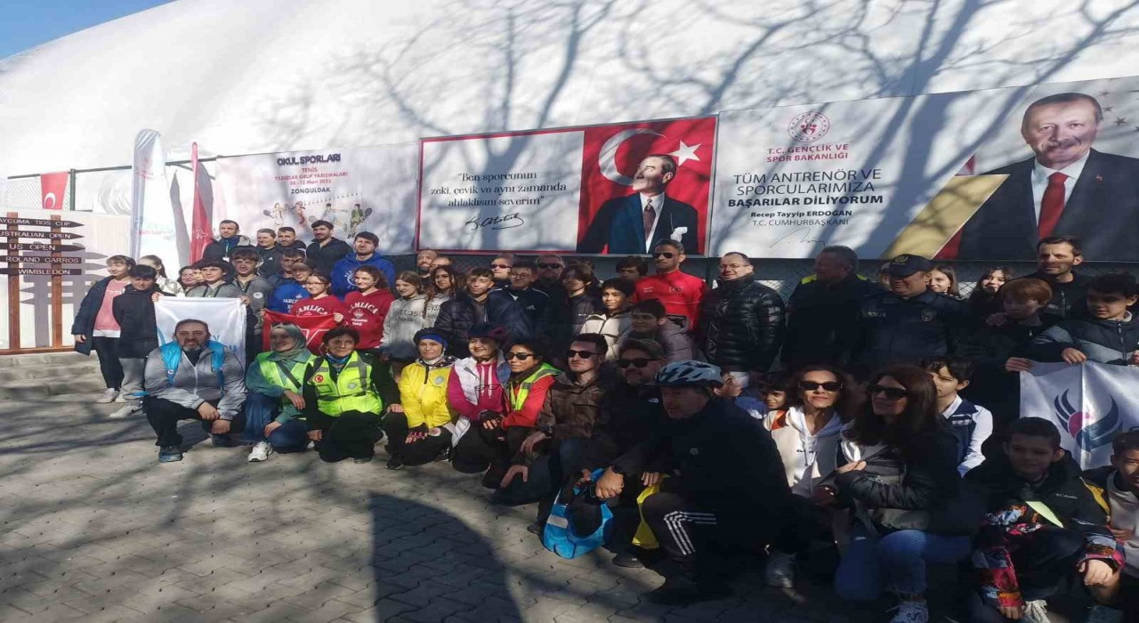 Okul sporları tenis yıldızlar grup maçları Çaycumada başladı