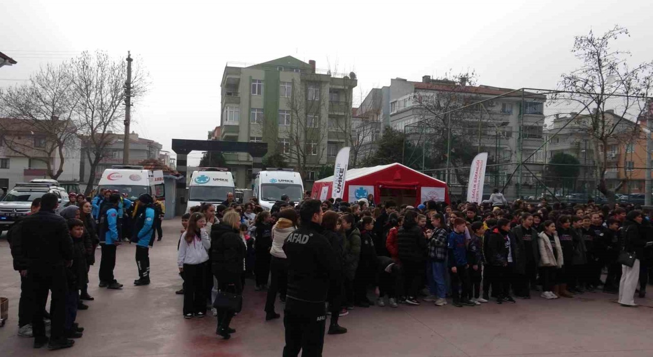 Okulda deprem tatbikatı yapıldı
