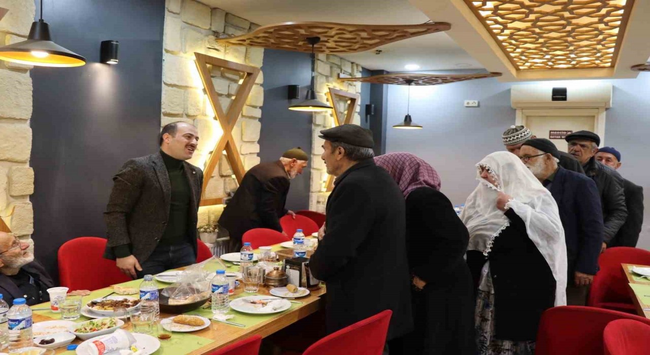 Oltu Kaymakamı Çelik, 65 yaş üstü vatandaşlarla iftarda buluştu