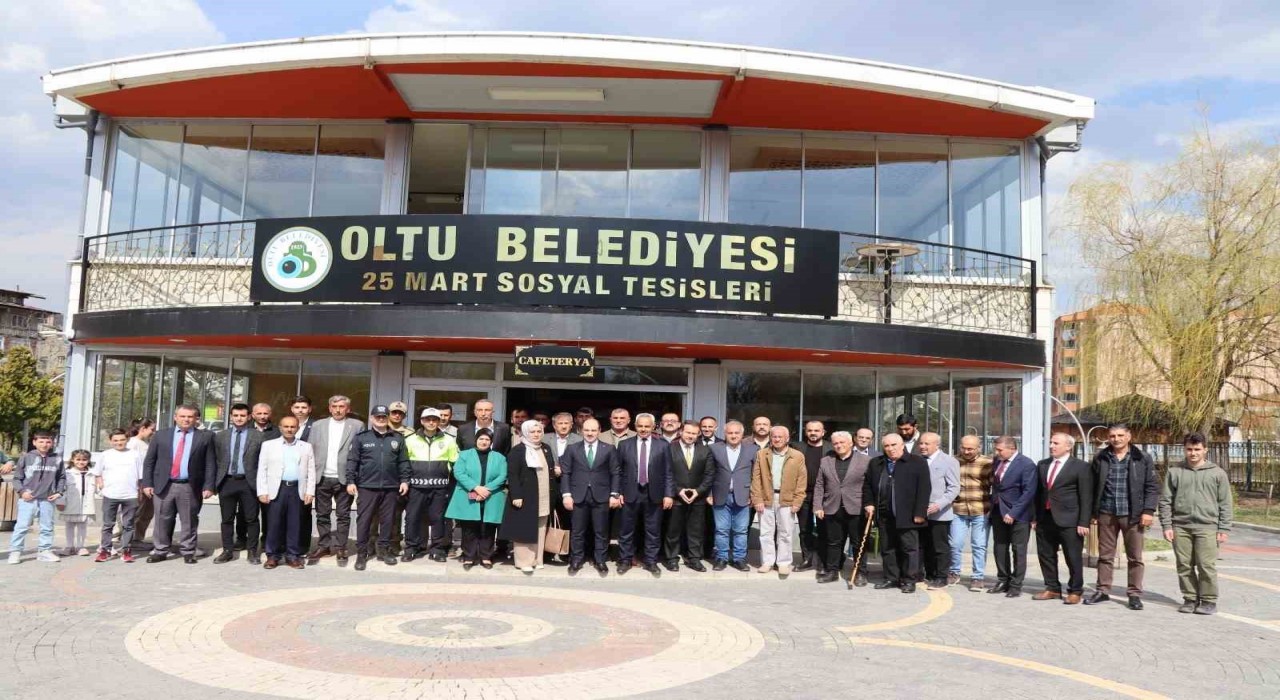 Oltuda bayramlaşma coşkusu sürüyor