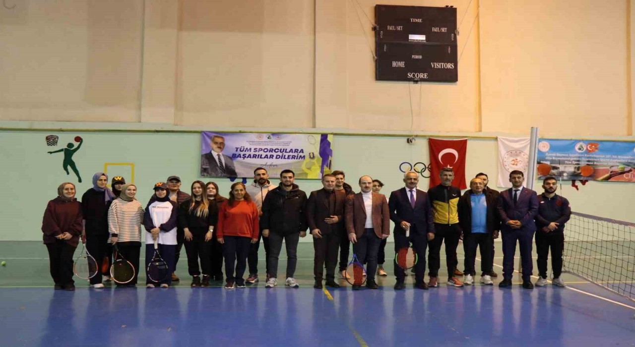 Oltuda kort tenisi heyecanı