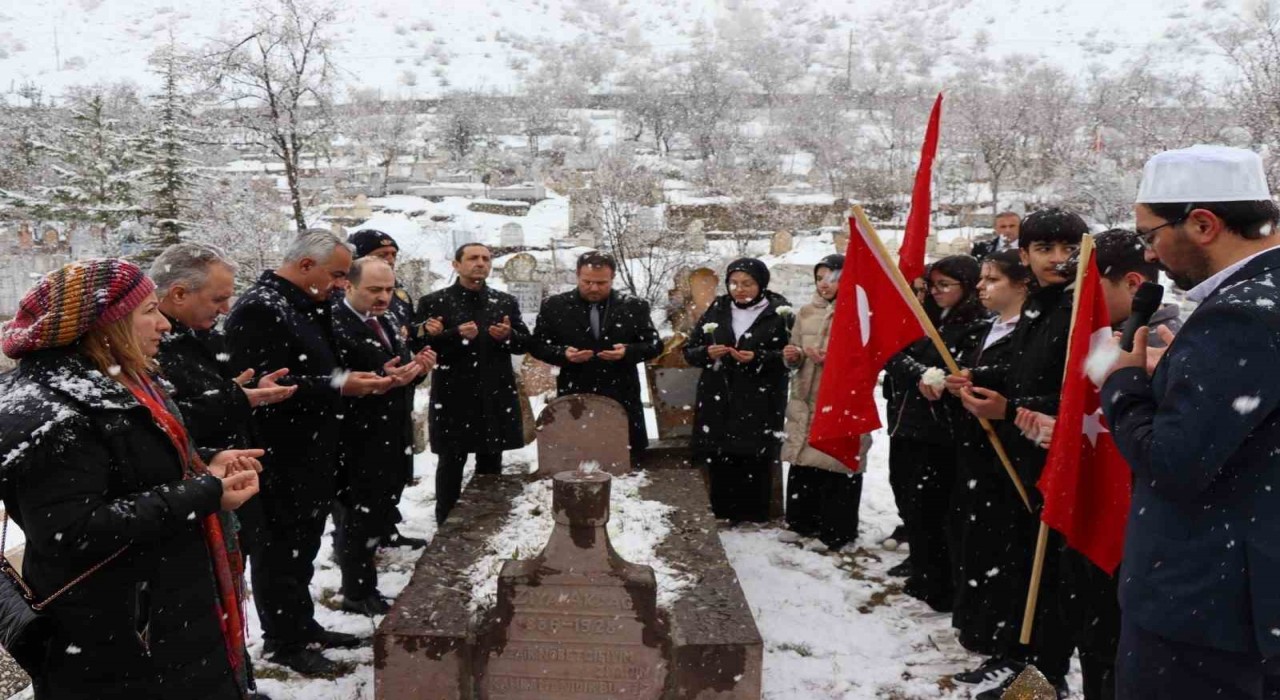 Oltulu Yusuf Ziya Bey mezarı başında anıldı