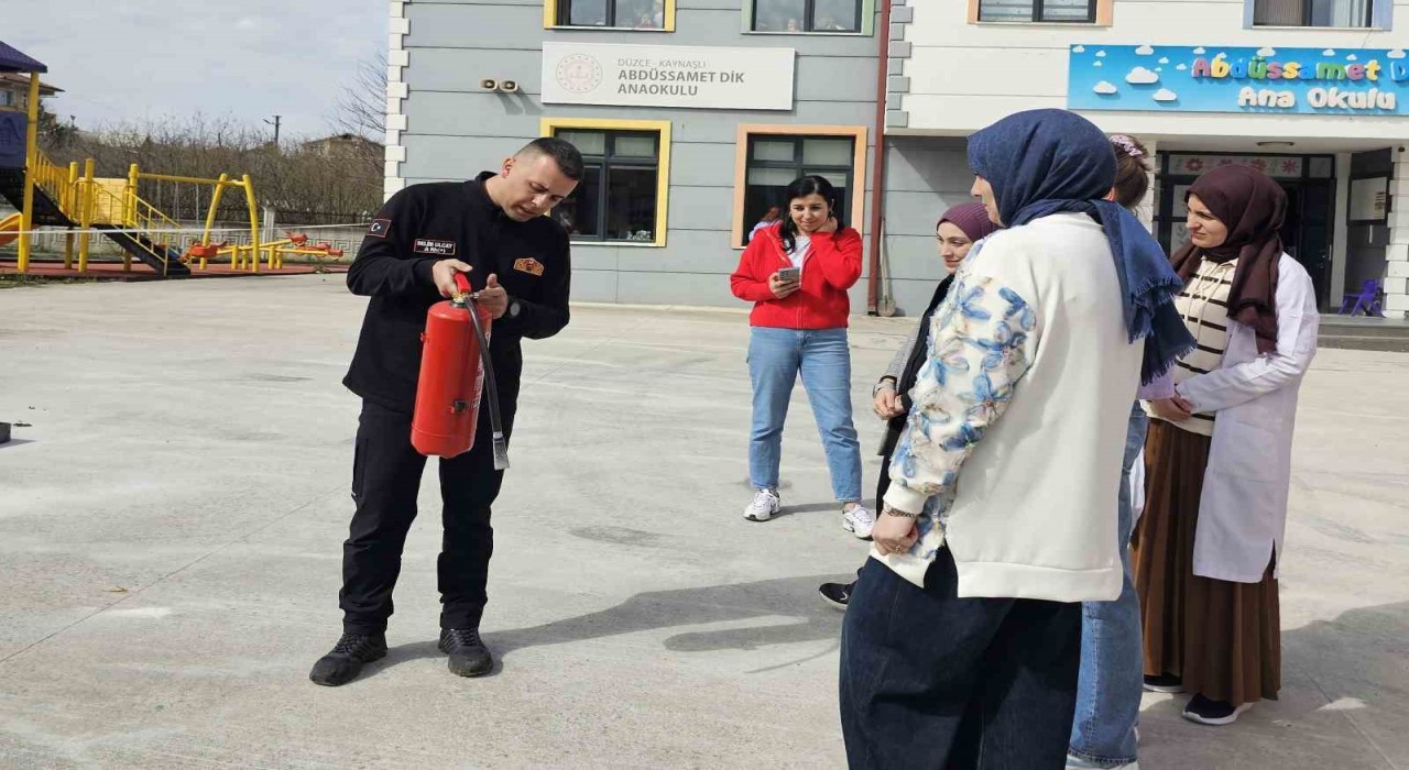 Önce minikler, sonra büyükler itfaiyeci oldu