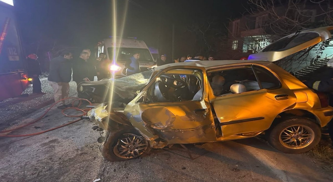 Orduda 2 otomobil kafa kafaya çarpıştı: 1 ölü, 1 yaralı