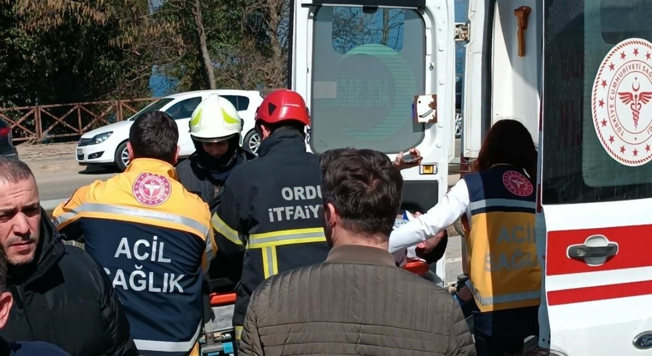 Orduda çocuk futbolcuları taşıyan minibüs kaza yaptı: 7 yaralı