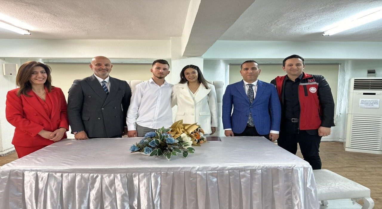 Ortacada evlilik kredisinden faydalanan ilk çiftin nikahı kıyıldı
