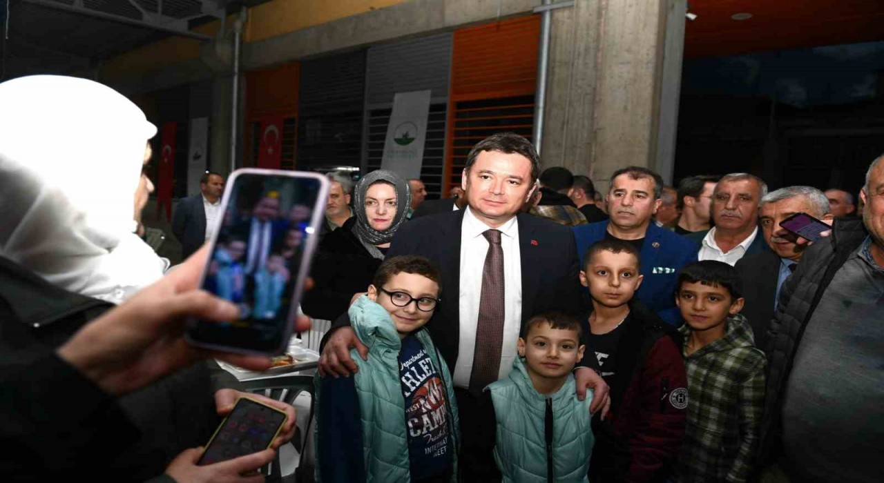 Osmangazi Belediye Başkanı Aydın, bin kişiyle iftar açtı