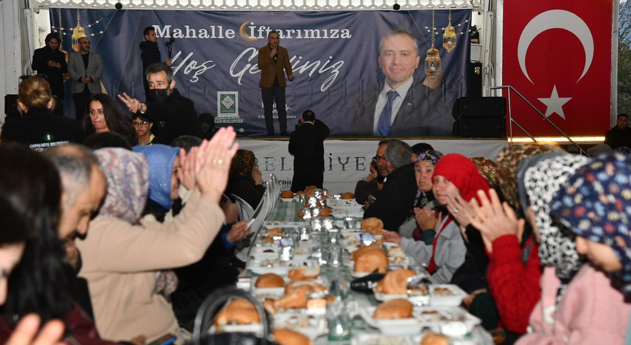 Osmaniye Belediyesi'nden Binlerce Kişinin Katıldığı Mahalle İftarı