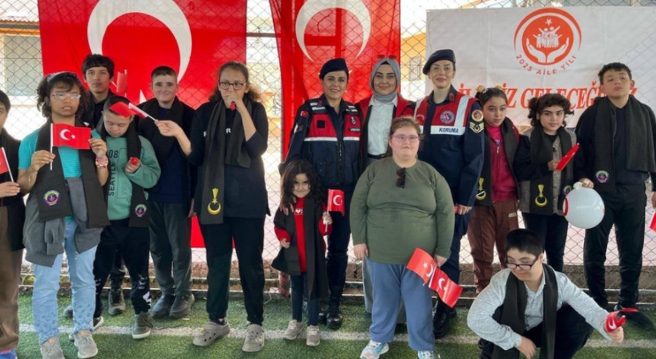 Osmaniye İl Jandarma Komutanlığı’ndan Özel Eğitim Öğrencilerine Anlamlı Ziyaret