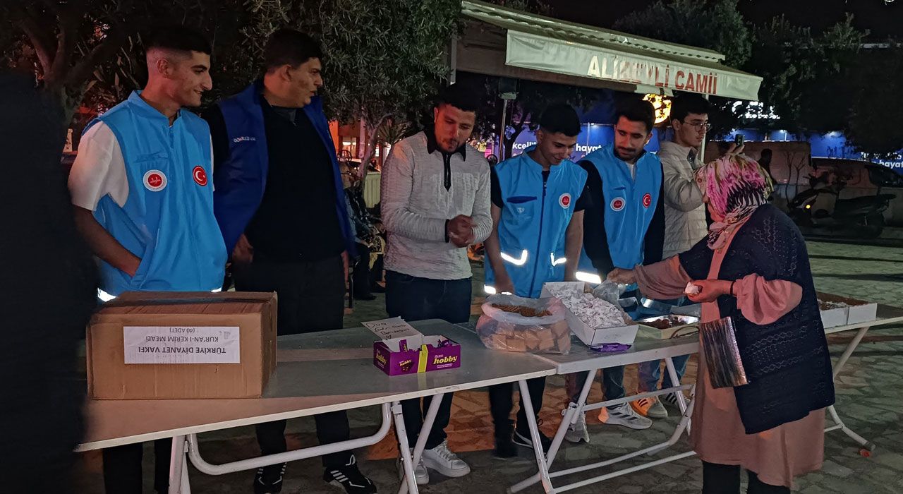 Osmaniye İl Müftülüğü’nden Kadir Gecesi’nde Kur’an-ı Kerim Dağıtımı