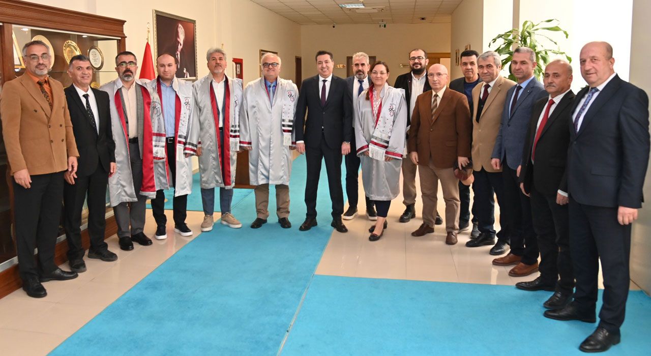 Osmaniye Korkut Ata Üniversitesi'nde Cübbe Giyme Töreni Düzenlendi