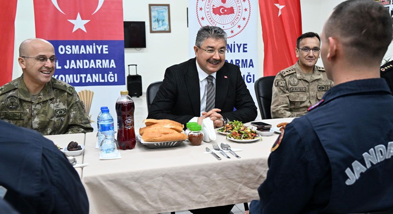Osmaniye Valisi Dr. Erdinç Yılmaz Mehmetçiklerle İftar Yaptı