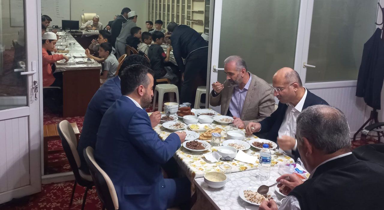 Osmaniye’de Hafız Öğrenciler İçin Özel İftar Programı Düzenlendi