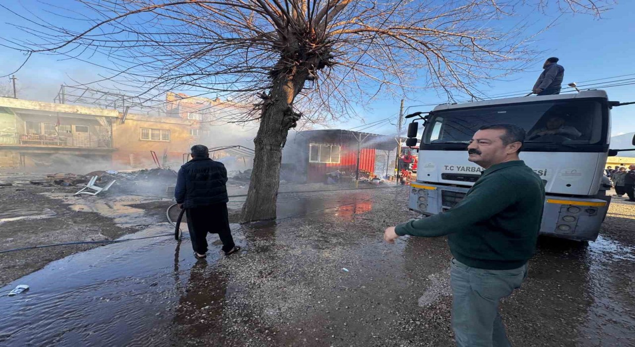 Osmaniyede konteynerde çıkan yangın söndürüldü
