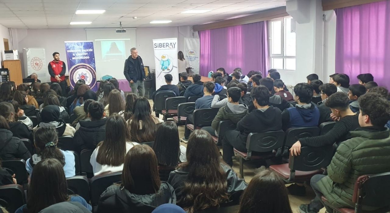 Osmaniye’de Öğrencilere Güvenli İnternet ve Siber Zorbalık Eğitimi