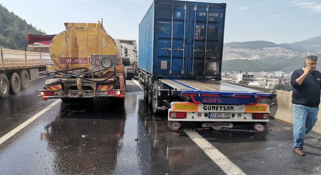 Osmaniye’de Seyir Halindeki Tırın Dorsesinde Yangın Çıktı