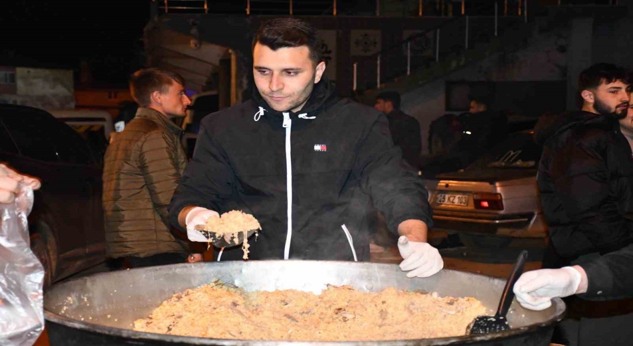 Osmanlı devletinin kurulduğu topraklar olan Söğütte 700 yıllık Kadir Pilavı geleneği yaşatıldı