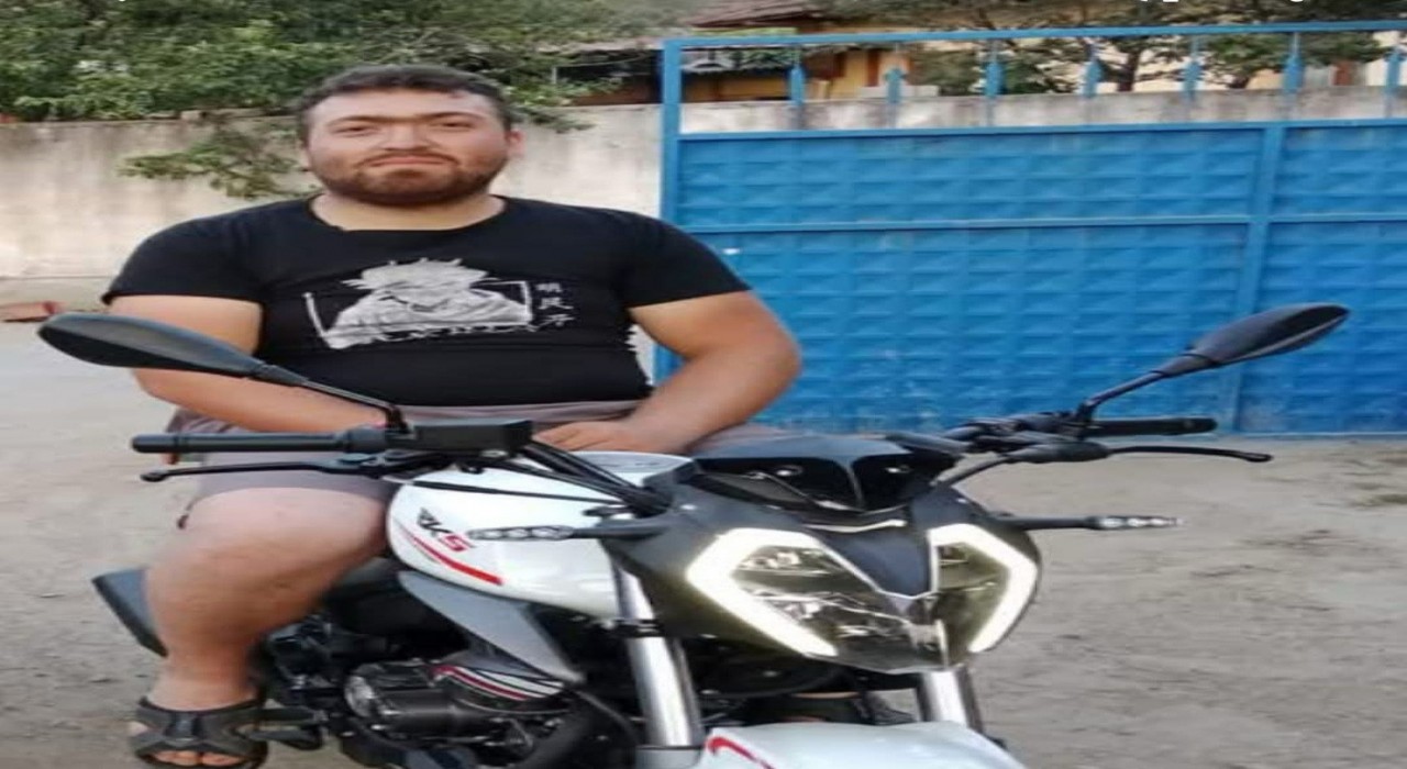 Otomobil ile çarpışan genç motosiklet sürücüsü hayatını kaybetti
