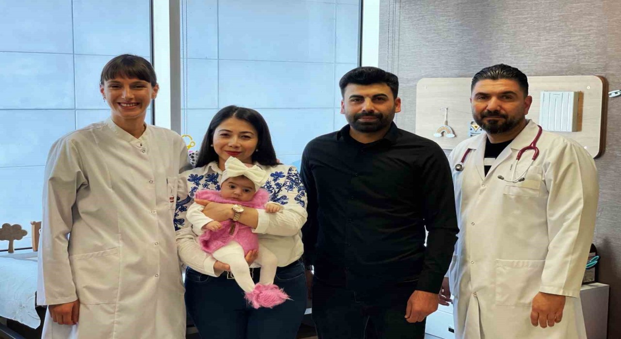 Özofagus atrezisi olan yeni doğan bebeğe üç kesiden yemek borusu yapıldı