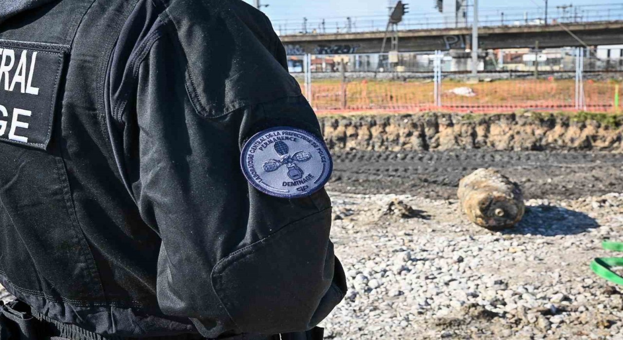 Pariste tren raylarında bulunan 2. Dünya Savaşından kalma bomba etkisiz hale getirildi