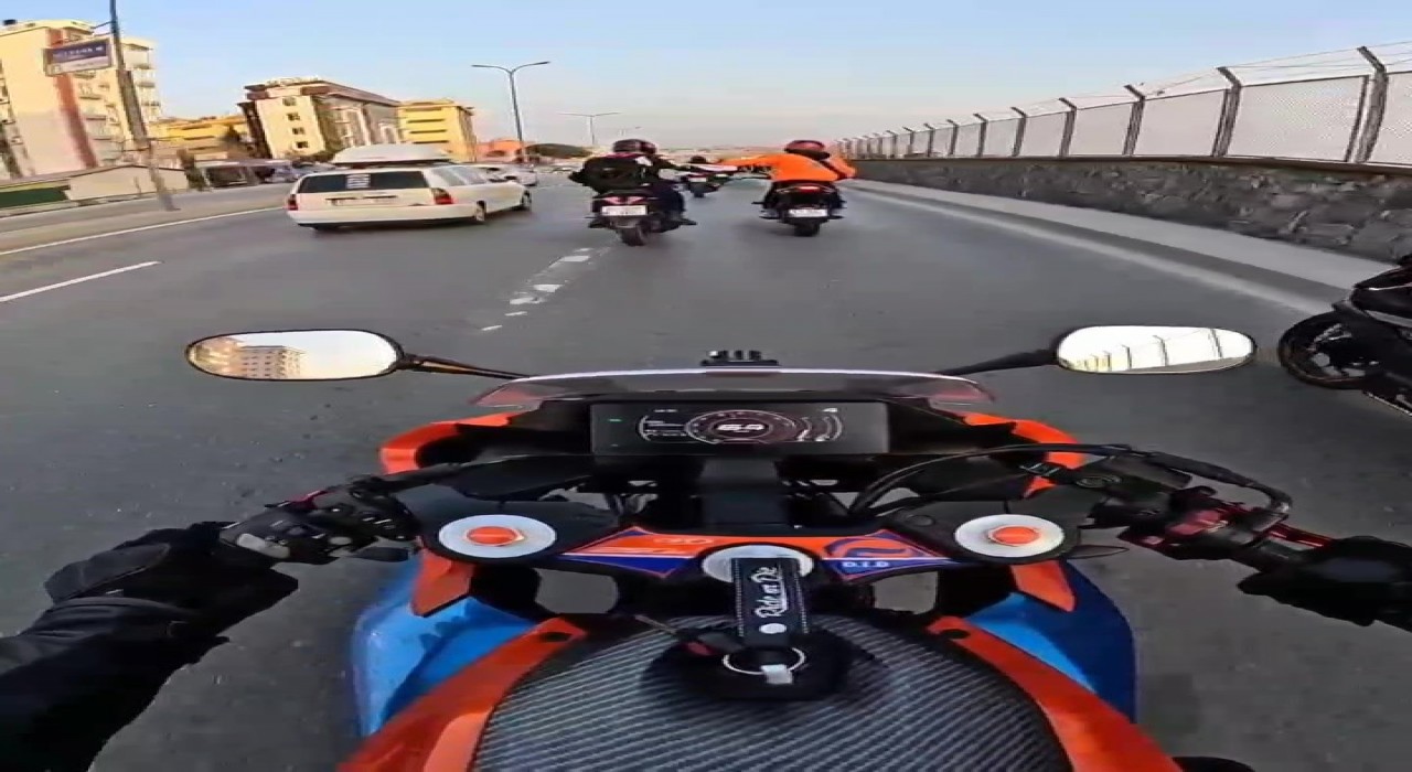 Pendikte motosiklet sürücüleri şakalaşırken kaza yaptı: 1 yaralı