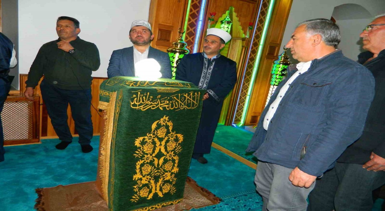 Posofta Sakalı Şerif salâvatlarla ziyaret edildi