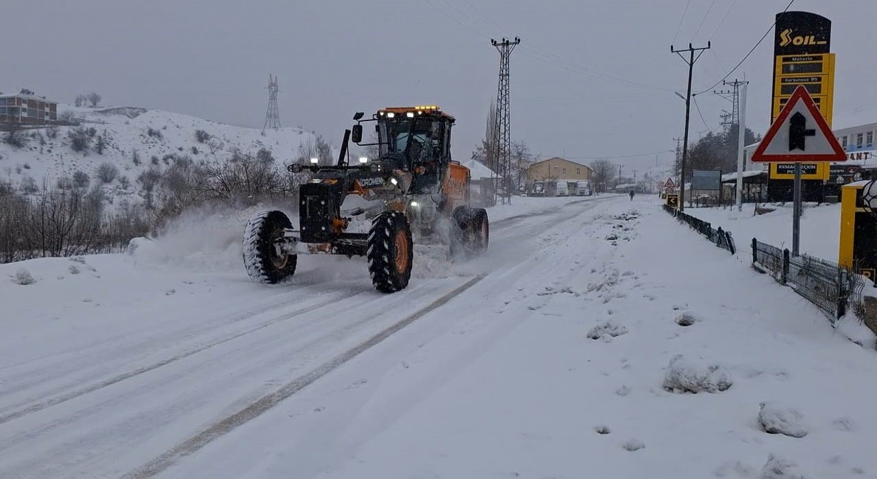 Pülümürde taşımalı eğitime kar engeli