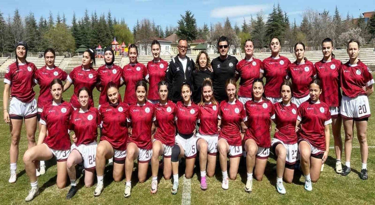 Ragbide Körfezli kızların bileği bükülemiyor