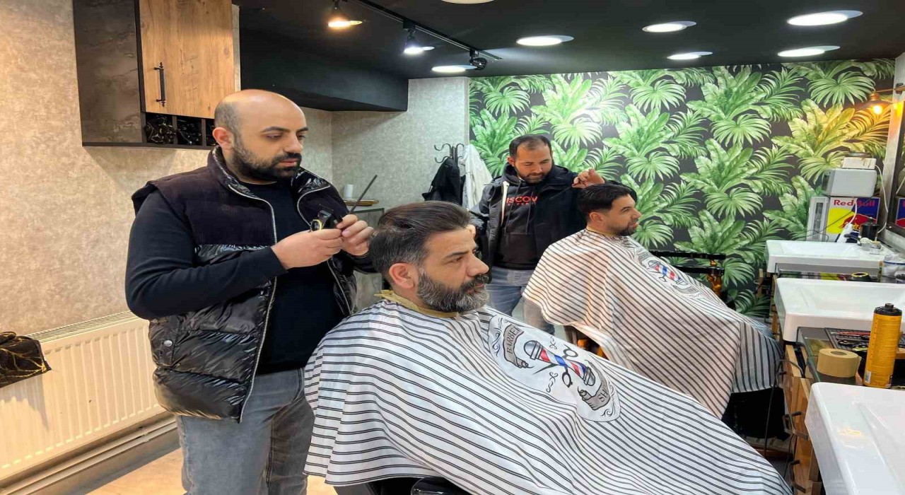 Ramazan Bayramının yaklaşmasıyla kuaförlerin işi yoğunlaştı