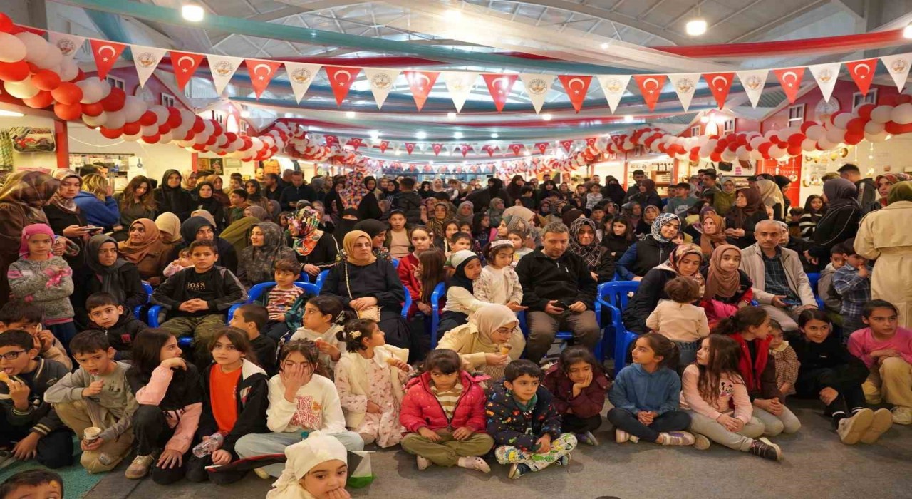 Ramazan Çarşısında minik öğrencilerden duygusal etkinlik