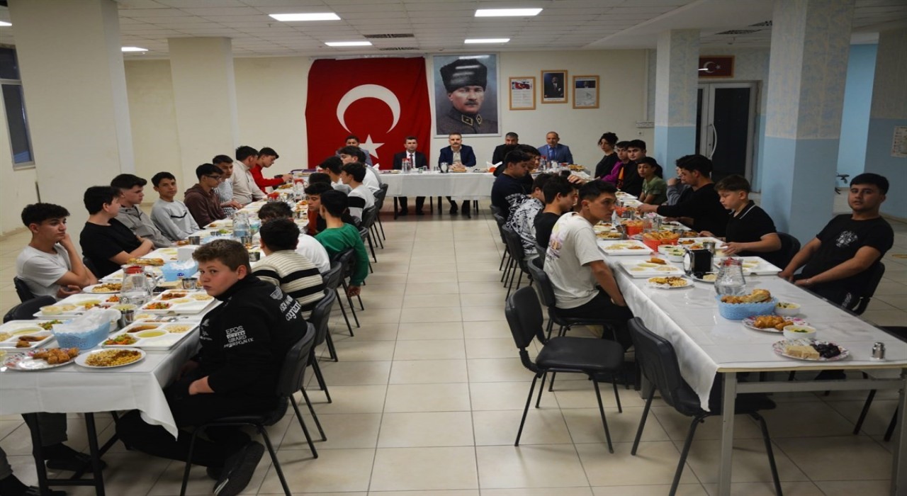 Ramazanın bereketi öğrencilere paylaşıldı