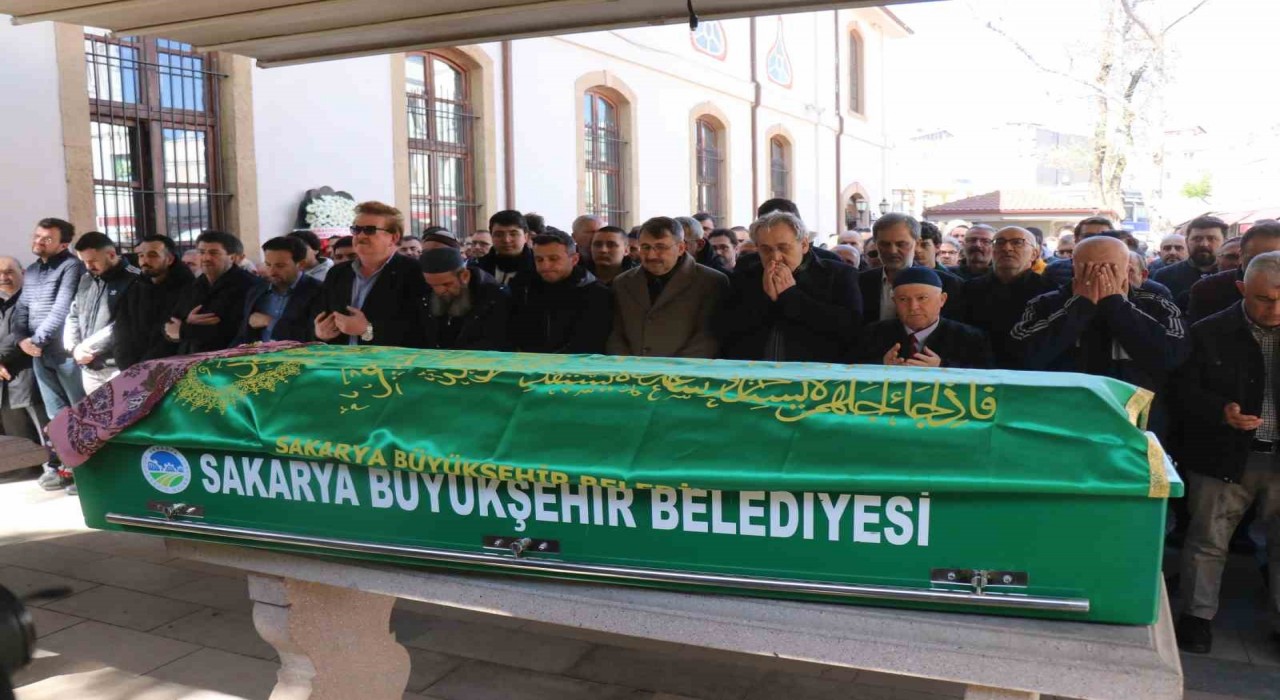 Rektör Atilla Arkanın annesi Sakaryada son yolculuğuna uğurlandı