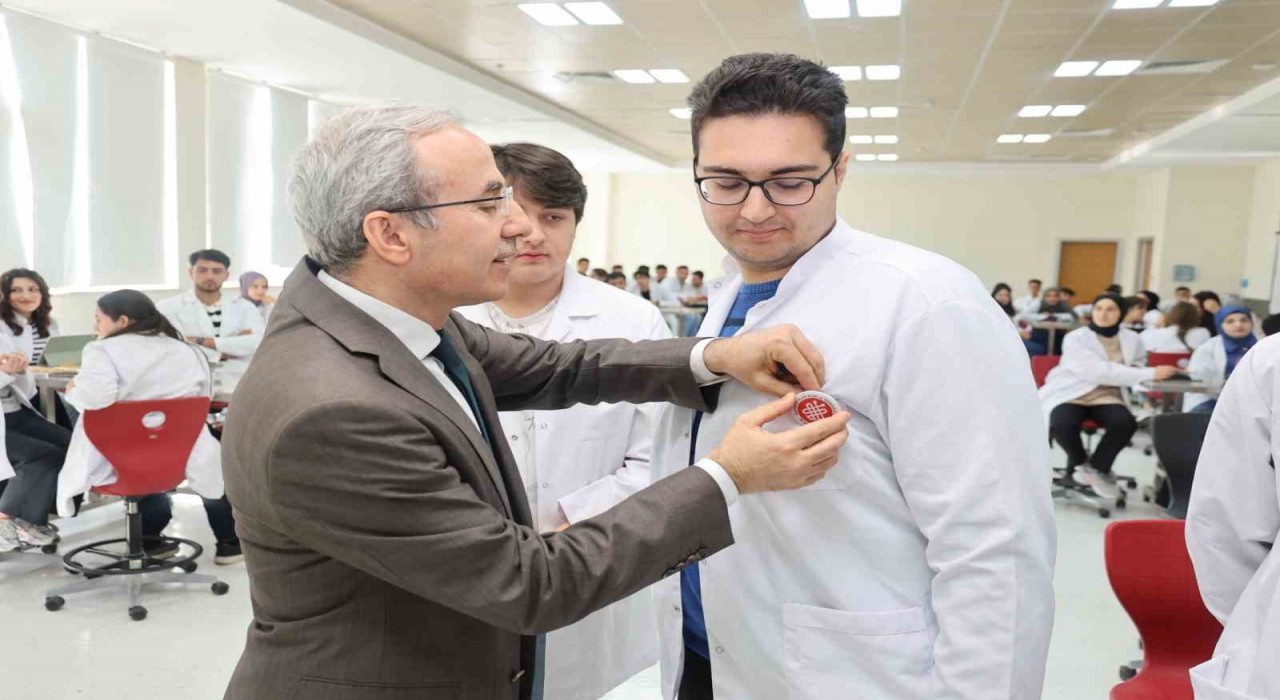 Rektör Demir, Tıp Bayramında öğrencilerle buluştu