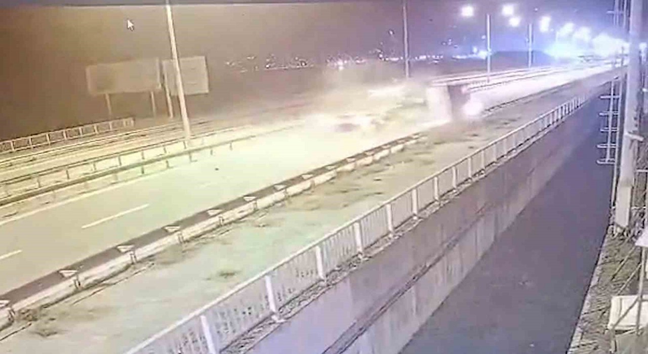 Rizede çekici ile kamyonet çarpıştı, sürücüleri yaralandı