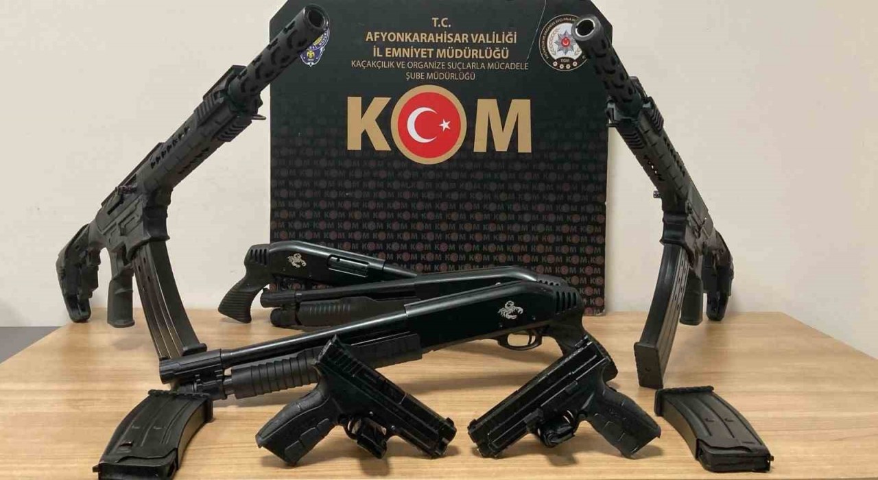 Ruhsatsız silahlarla yakalanan 2 kişiden biri tutuklandı