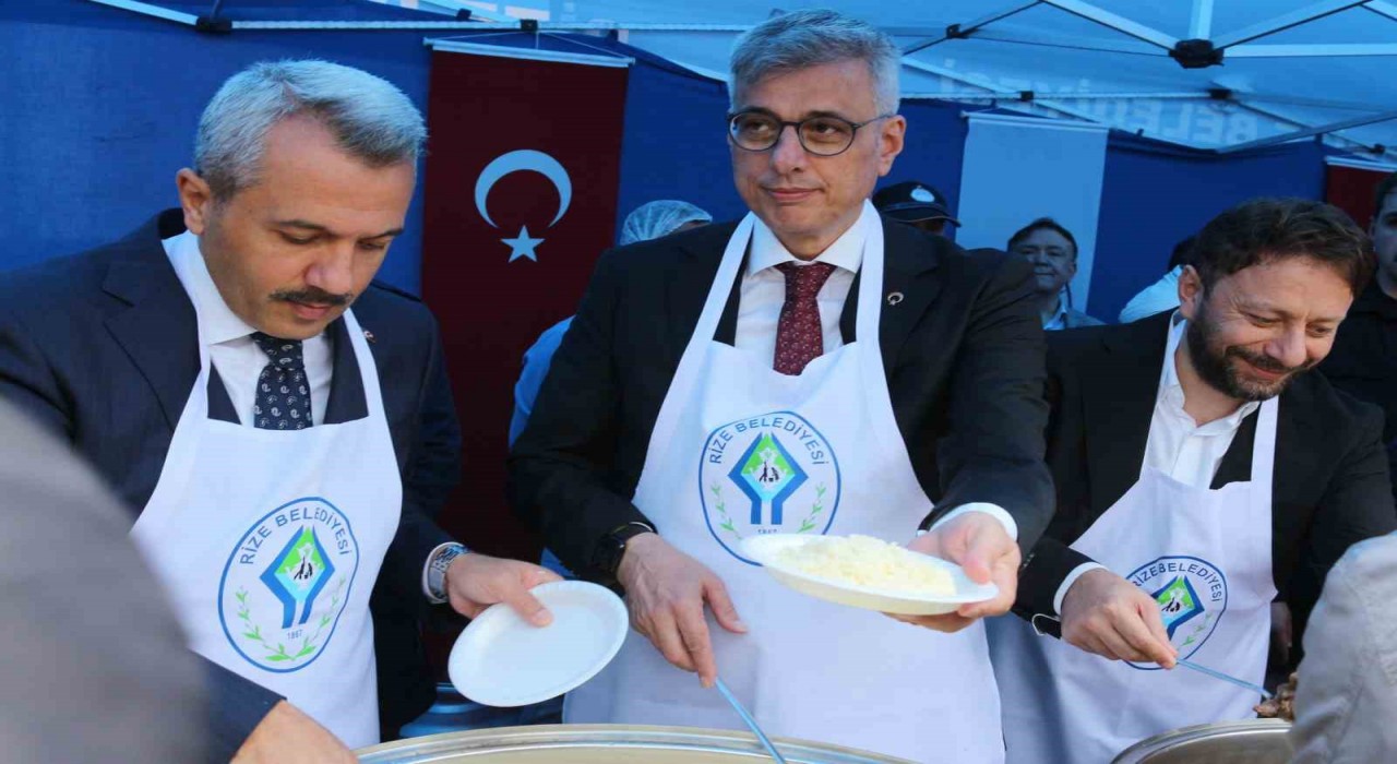 Sağlık Bakanı Kemal Meişoğlu, Rizede bayramlaşma törenine katıldı