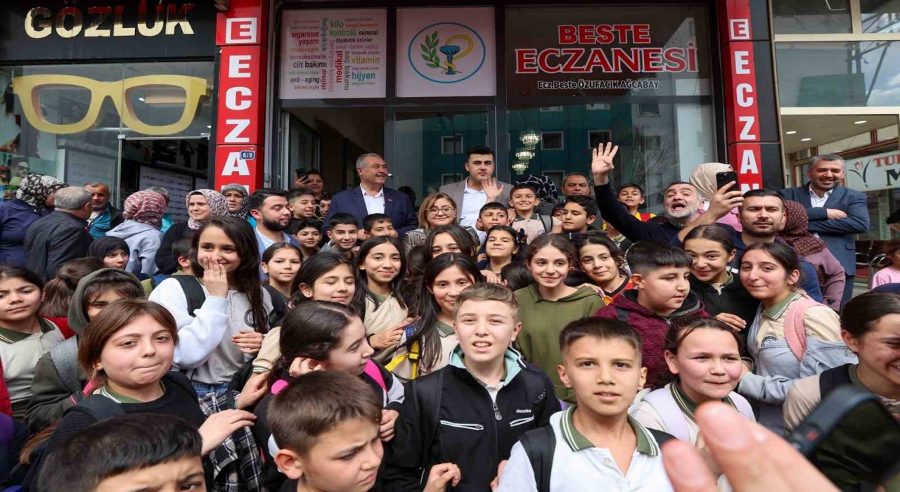 Şahin, vatandaşlar ve esnafla bir araya geldi