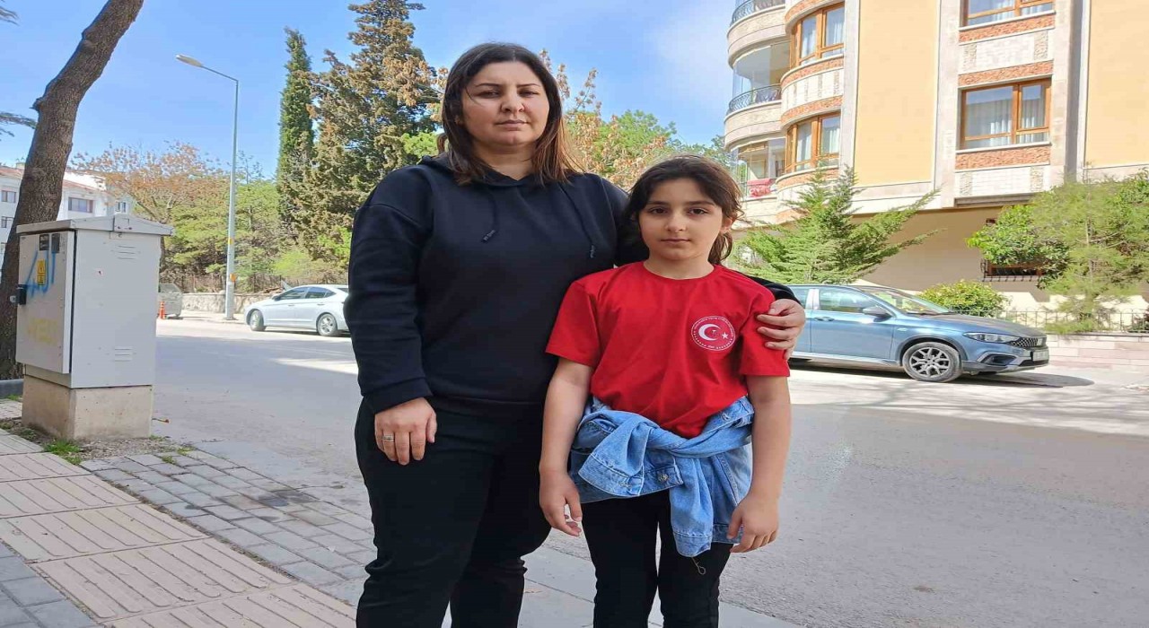 Sahipsiz köpeklerin saldırdığı depremzede kız çocuğu yaşadığı korku dolu anları anlattı