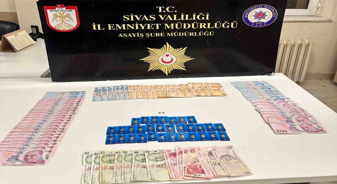 Sahte altın satışı için Sivasa geldiler, polise yakalandılar