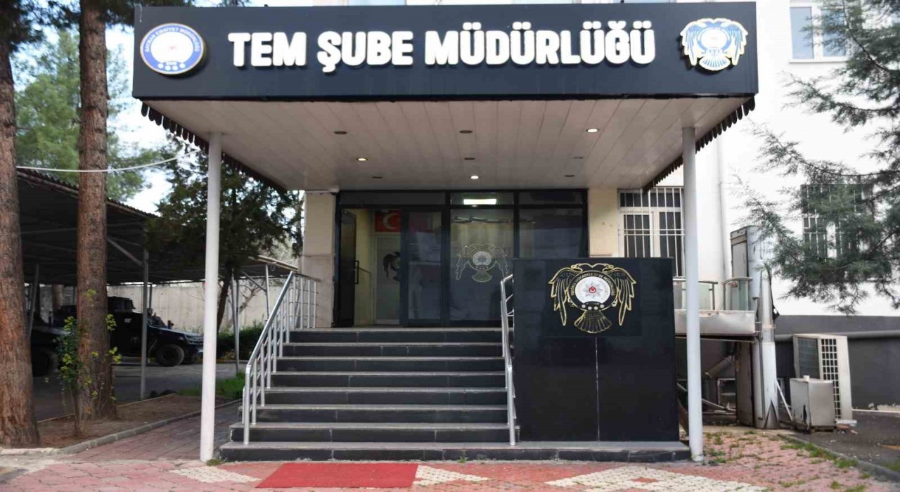 Sahte kimlikle polise takılan şüphelinin 49 dosyadan 37 yıl ceza aldığı ortaya çıktı