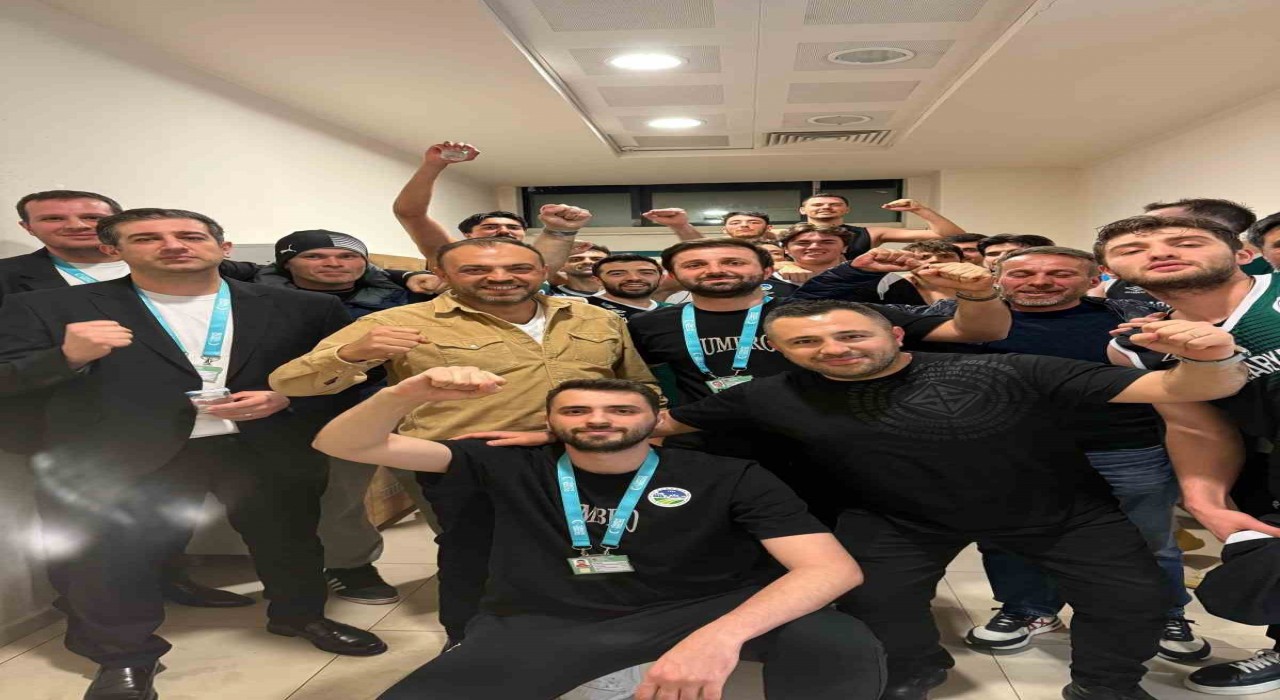 Sakarya Büyükşehir Basket takımı Uşakta Play-Offun ilk maçını kazandı