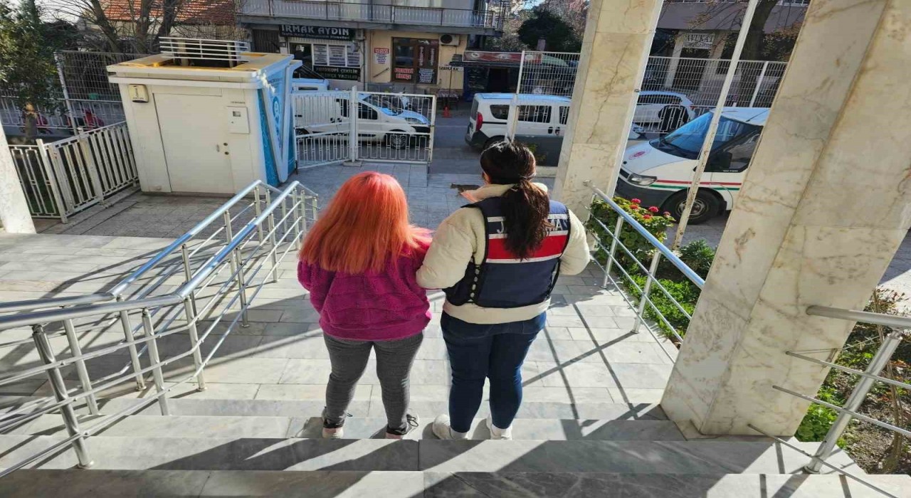 Salihlide aranan 4 şahıs jandarmadan kaçamadı