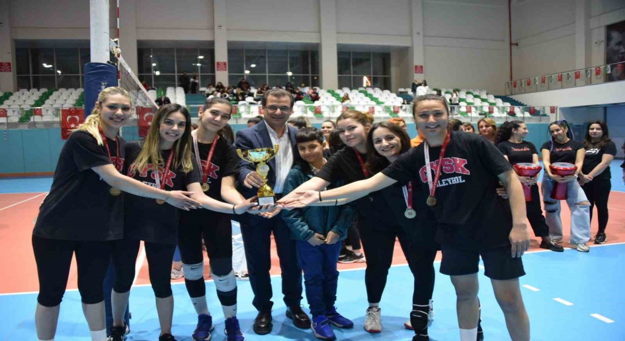 Salihlide kadınlar, voleybol turnuvasında buluştu