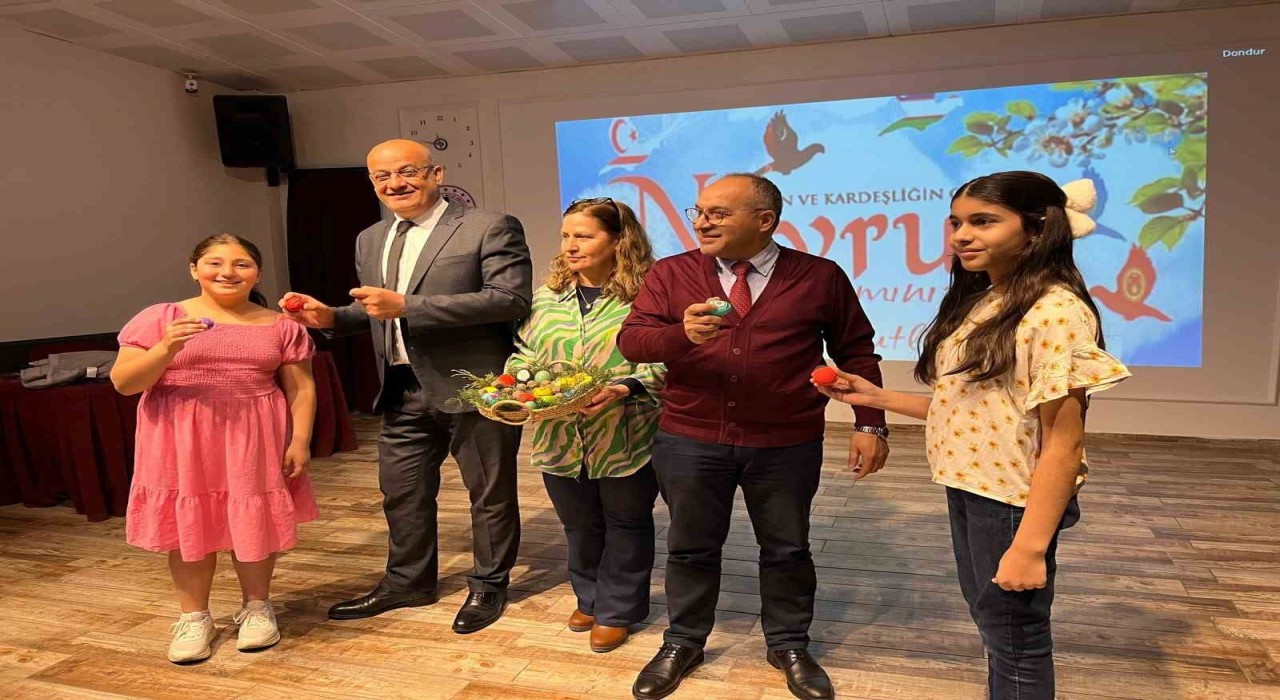 Salihlide öğrenciler baharın gelişini kutladı