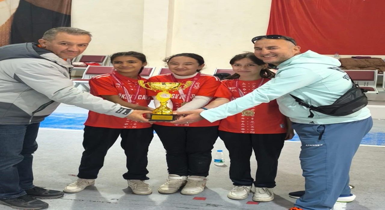 Salihlili öğrenciler, Floor Curlingde birinci oldu
