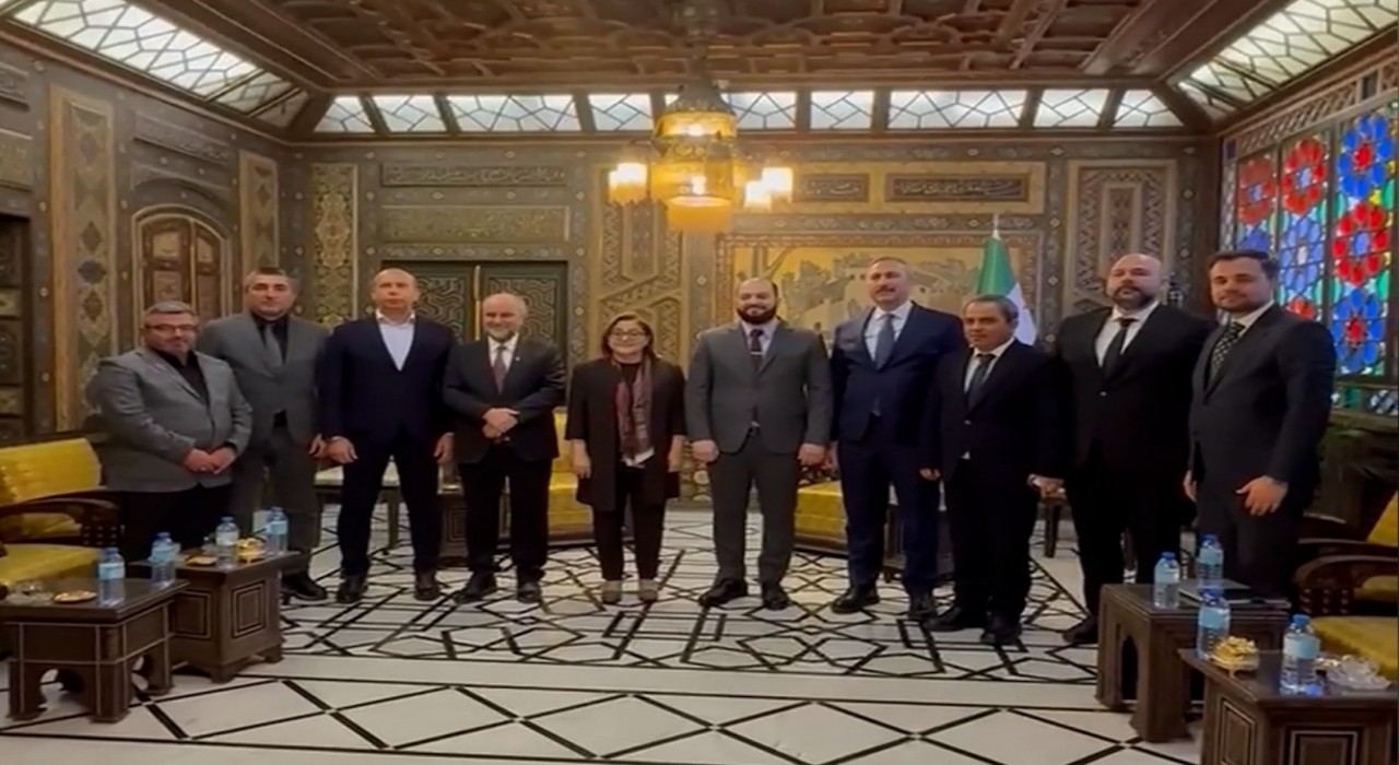 Şamdaki Tarihi Emevi Camii, Gaziantepli halıcılar tarafından dokunan halılarına kavuştu