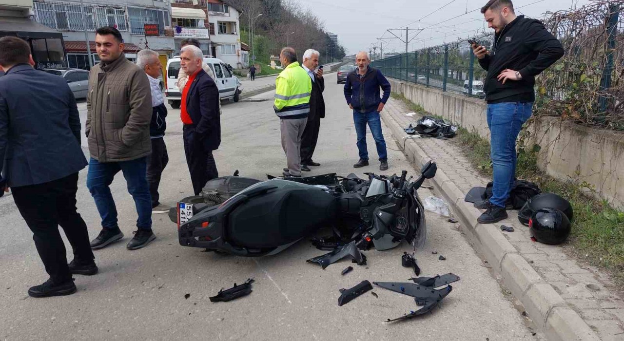 Samsunda hafif ticari araç ile motosiklet çarpıştı: 2 yaralı
